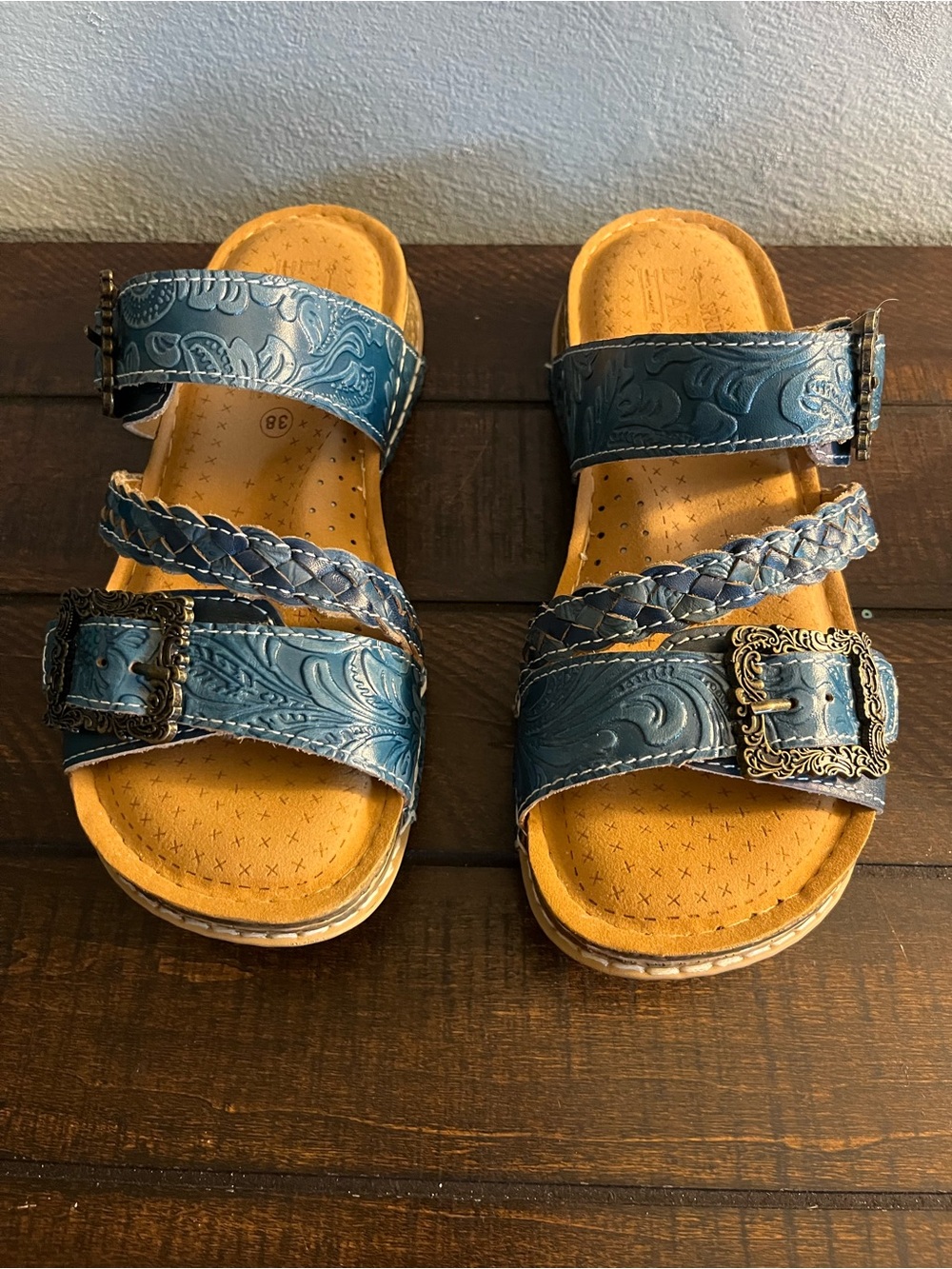 L'Artiste Spring Step Size 38 Blue Astra‎ Sandals Embossed Leather Ornate Buckle